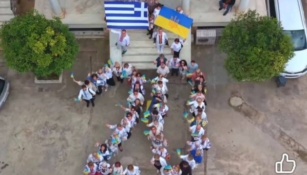 українська вишиванка Афіни Греція флешмоб собор Святої Трійці