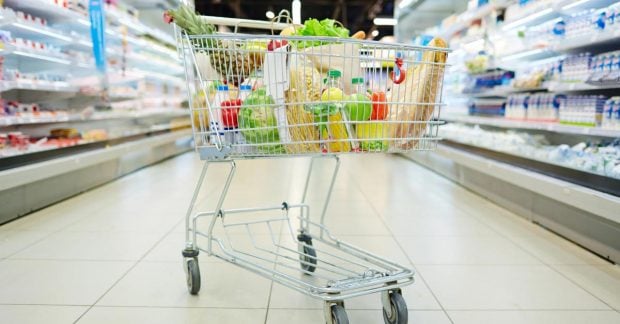 фудбанк Україна продуктовий набір волонтери роздають їжу