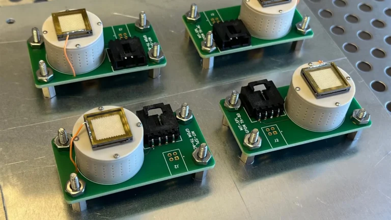 малий супутник CubeSat космічний двигун електроспрей паливо